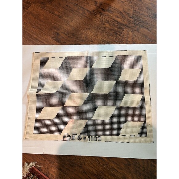 Fox yarn Co. latch hook rug kit - Picture 3 of 8